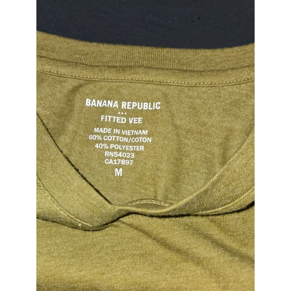 Banana Republic Men's Fitted Vee Short Sleeve V-neck T-shirtMilitaryGreen Size M